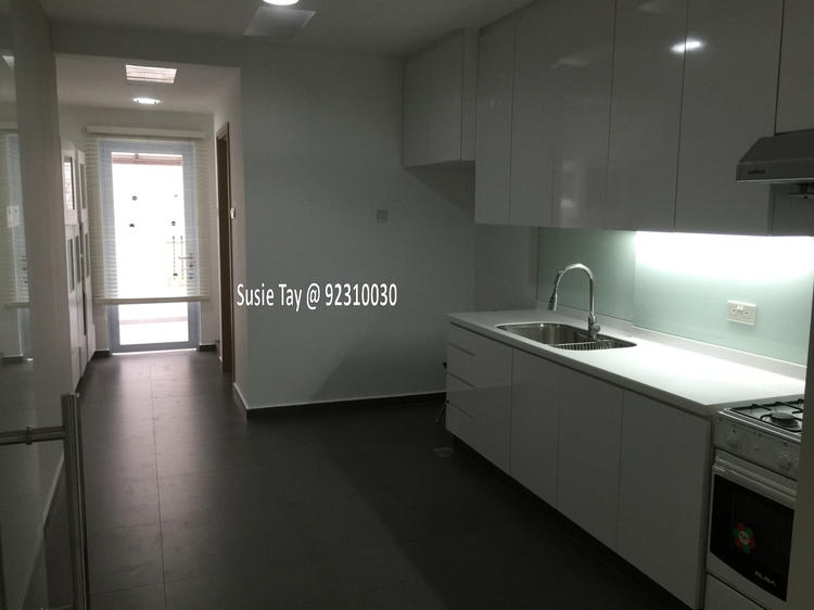 Highland Road (D19), Terrace #127932502